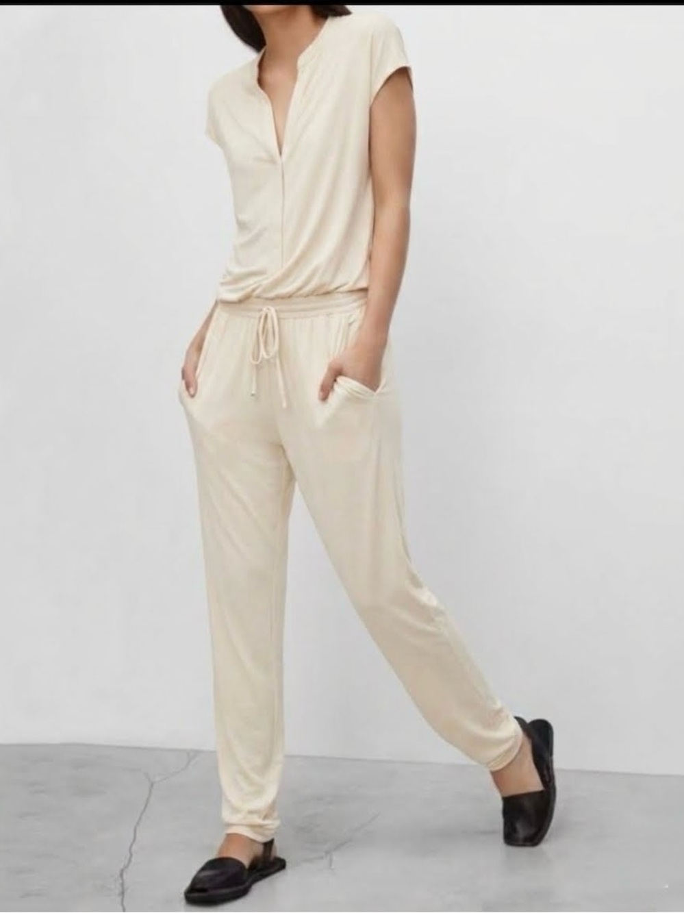 Aritzia Babaton Donnie Crepe Jumpsuit Ivory / Cream Japanese Fabric Size S